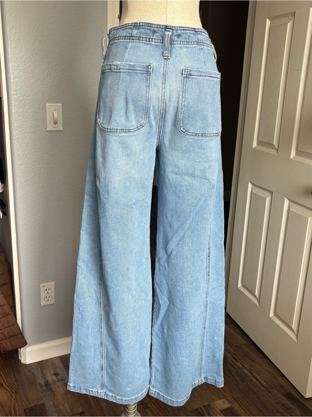 Jeans - Picture 3 of 5